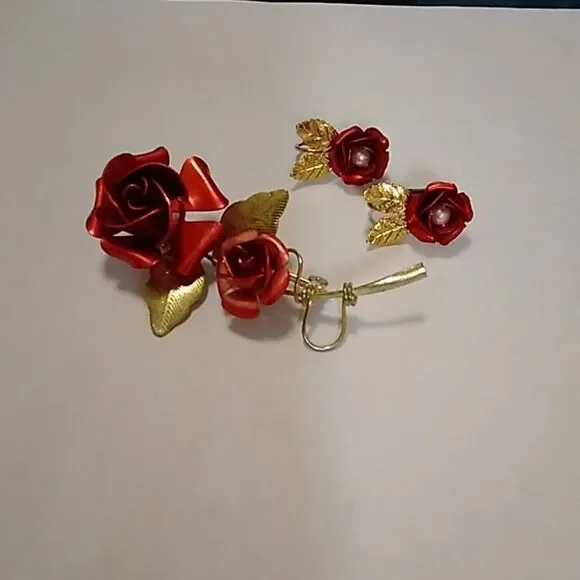 Set Vintage Earrings & Brooch